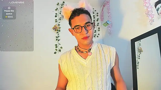 Snapshot of cute_sammy_1 chatting on September 26, 12:03 pm cute sammy 1 online show from September 26, 12:03 pm