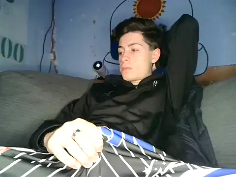 Newbrian20 online show from October 31, 11:52 pm