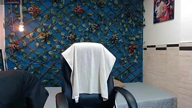 Snapshot of whitebull2606 chatting on October 11, 12:53 pm whitebull2606 online show from October 11, 12:53 pm