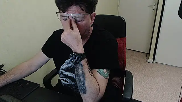 blueandwhite1 online show from March 20, 10:35 pm