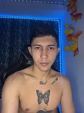 Alejandro BigCock22 online show from November 15, 4:36 am