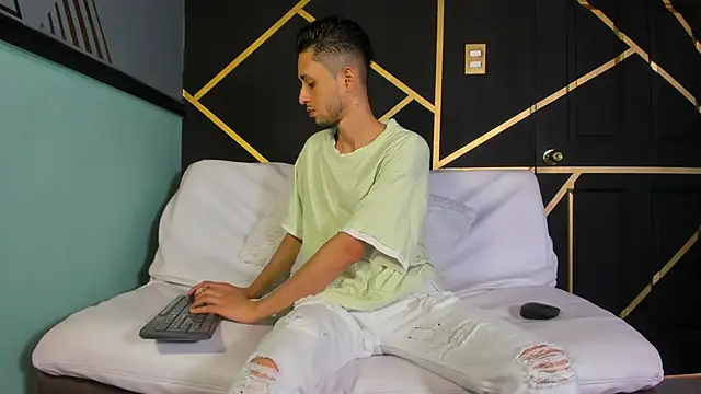 logan rogers  online show from September 22, 2:27 pm