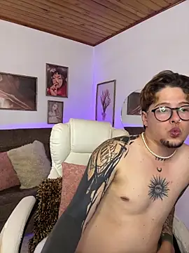  tylerr  online show from September 10, 5:00 pm