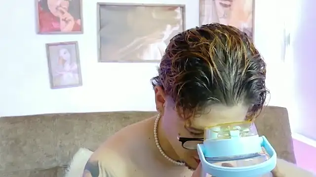  tylerr  online show from September 20, 4:40 pm