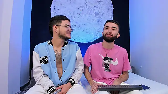 Snapshot of marcoAndMathew chatting on September 29, 12:35 pm marcoAndMathew online show from September 29, 12:35 pm