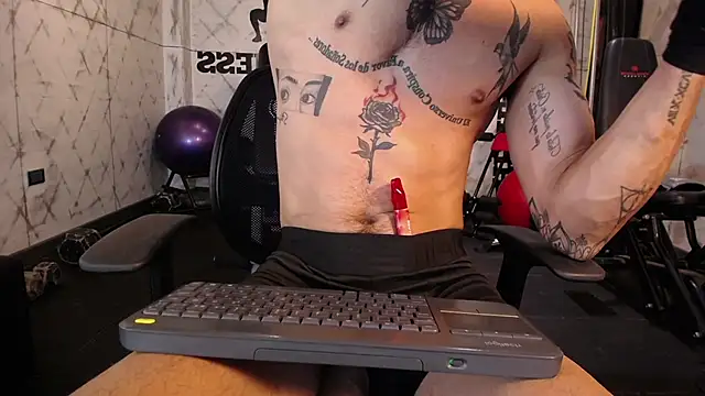 MrJustin  online show from October 18, 9:09 pm