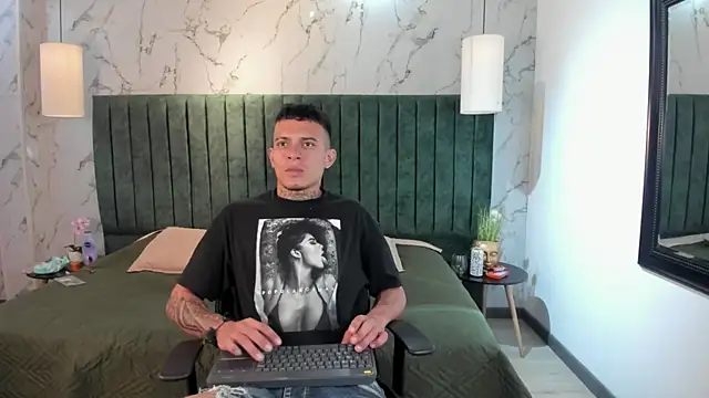 MrJustin  online show from December 21, 9:12 pm