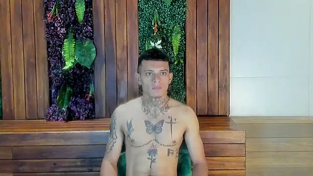 Snapshot of MrJustin_ chatting on September 15, 10:33 pm MrJustin online show from September 15, 10:33 pm