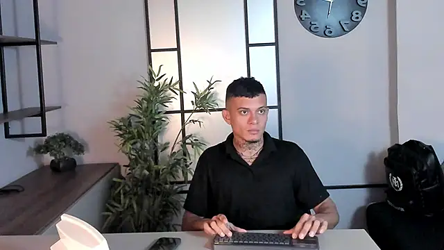 MrJustin  online show from October 8, 8:57 pm