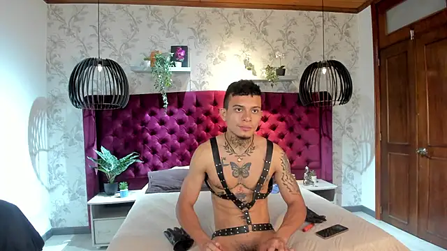 MrJustin  online show from October 24, 9:05 pm