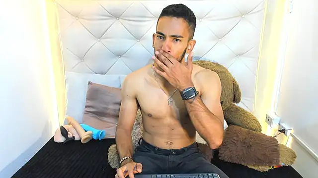 MaicolParker  online show from April 18, 2:18 pm