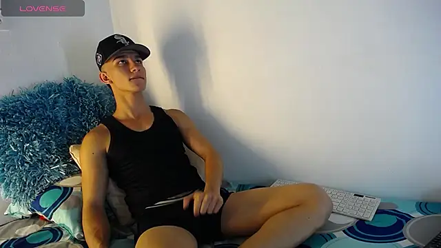 Snapshot of babyandy_x chatting on September 20, 11:05 pm babyandy x online show from September 20, 11:05 pm