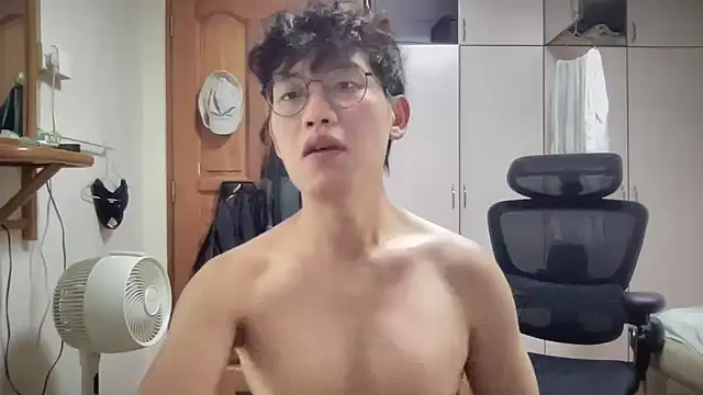 Snapshot of Passionatetwink2 chatting on October 10, 5:18 pm Passionatetwink2 online show from October 10, 5:18 pm