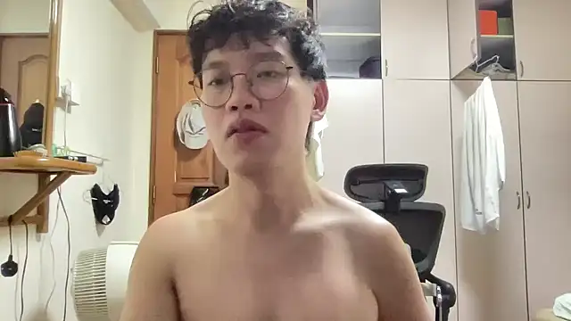 Snapshot of Passionatetwink2 chatting on October 11, 5:28 pm Passionatetwink2 online show from October 11, 5:28 pm