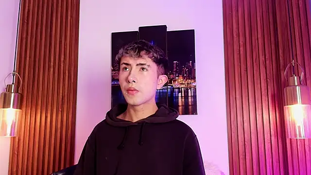 Snapshot of NoahXitrux chatting on September 19, 1:11 pm NoahXitrux online show from September 19, 1:11 pm