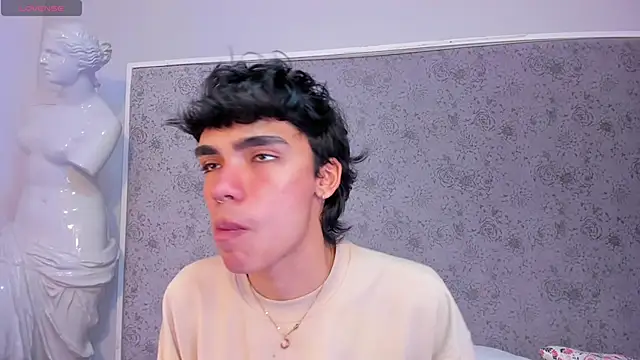 JoeCollins  online show from November 13, 3:55 am