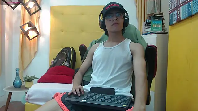 militohot online show from September 8, 10:09 pm