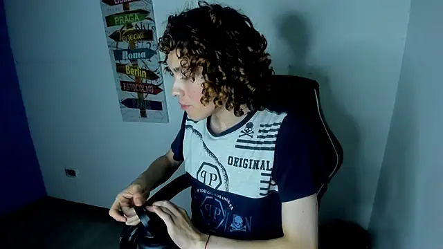 Snapshot of Aaron_Fordd chatting on October 14, 8:38 pm Aaron Fordd online show from October 14, 8:38 pm