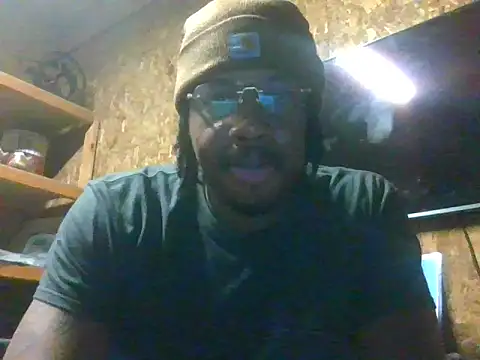 Snapshot of LngStrke69 chatting on September 17, 3:29 am LngStrke69 online show from September 17, 3:29 am