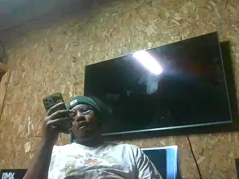 Snapshot of LngStrke69 chatting on September 20, 8:03 am LngStrke69 online show from September 20, 8:03 am