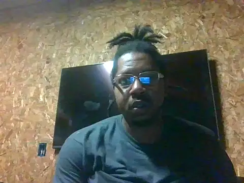 Snapshot of LngStrke69 chatting on September 18, 10:06 am LngStrke69 online show from September 18, 10:06 am