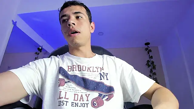 Muscle Scott online show from March 3, 7:10 pm