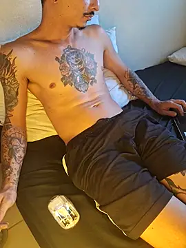 Skate012 online show from April 25, 8:39 pm