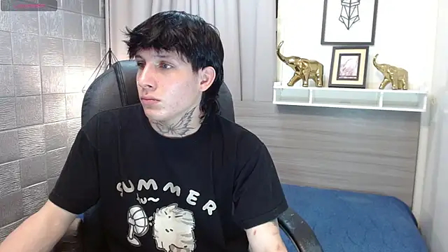 Snapshot of Iantwink18 chatting on November 1, 10:14 pm Iantwink18 online show from November 1, 10:14 pm