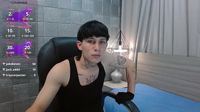 Snapshot of Iantwink18 chatting on October 17, 11:09 pm Iantwink18 online show from October 17, 11:09 pm