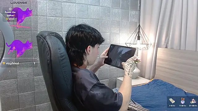 Snapshot of Iantwink18 chatting on October 16, 11:02 pm Iantwink18 online show from October 16, 11:02 pm