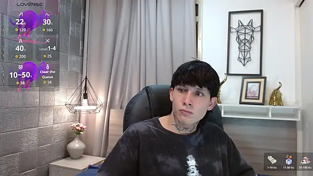 Snapshot of Iantwink18 chatting on October 26, 9:28 pm Iantwink18 online show from October 26, 9:28 pm