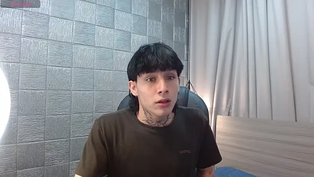 Snapshot of Iantwink18 chatting on October 13, 10:49 pm Iantwink18 online show from October 13, 10:49 pm