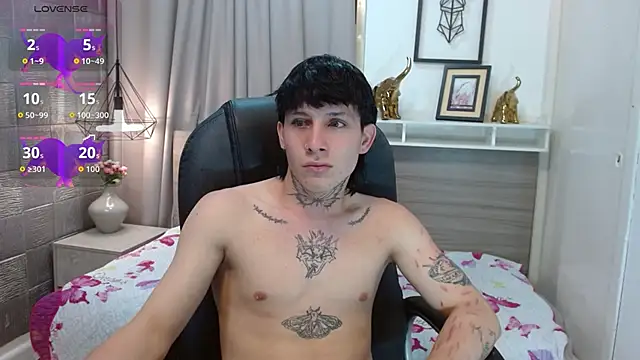 Snapshot of Iantwink18 chatting on October 20, 8:35 pm Iantwink18 online show from October 20, 8:35 pm