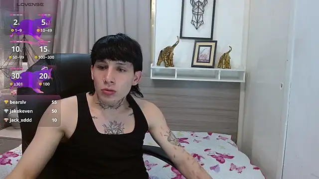 Snapshot of Iantwink18 chatting on October 18, 11:20 pm Iantwink18 online show from October 18, 11:20 pm