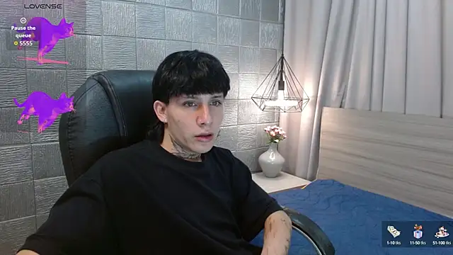 Snapshot of Iantwink18 chatting on October 15, 11:01 pm Iantwink18 online show from October 15, 11:01 pm