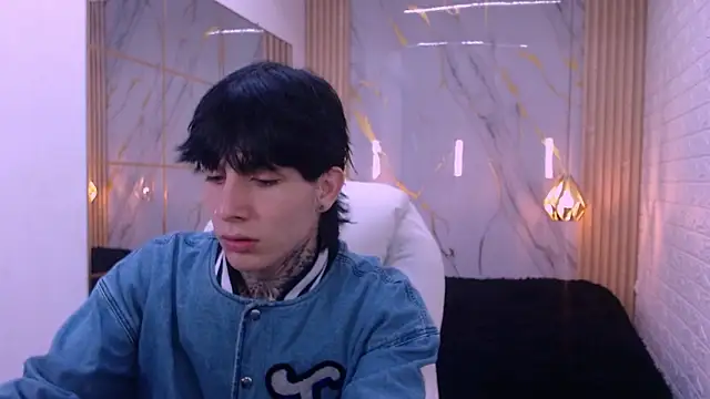 Iantwink18 online show from March 7, 3:37 am