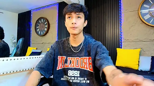 Lean Portman online show from April 30, 2:13 pm