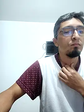 Snapshot of eduardohot15_80 chatting on September 9, 4:01 am eduardohot15 80 online show from September 9, 4:01 am