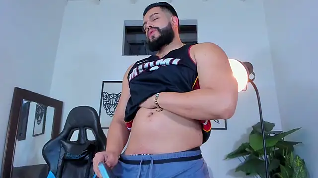 Justin kingX7 online show from May 6, 5:08 am