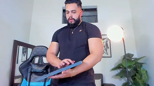 Justin kingX7 online show from May 5, 4:58 am