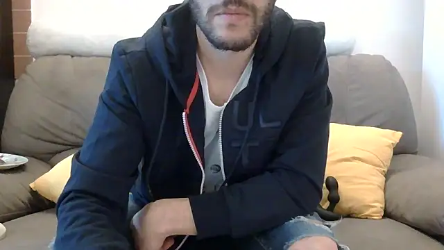 Amicisegreti online show from April 1, 4:59 pm