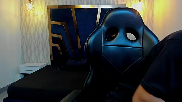 Justin Lakee online show from October 16, 11:13 pm