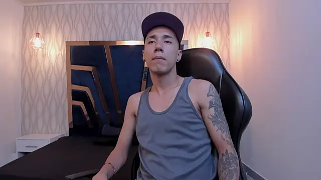 Snapshot of Justin_Lakee chatting on October 13, 11:11 pm Justin Lakee online show from October 13, 11:11 pm