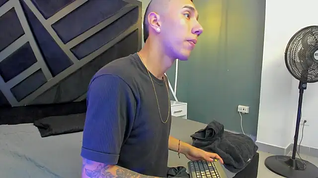 Justin Lakee online show from September 22, 11:15 pm