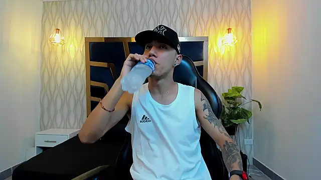 Justin Lakee online show from October 15, 11:12 pm