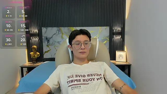 Snapshot of SantiagoRusso18 chatting on October 24, 12:07 pm SantiagoRusso18 online show from October 24, 12:07 pm