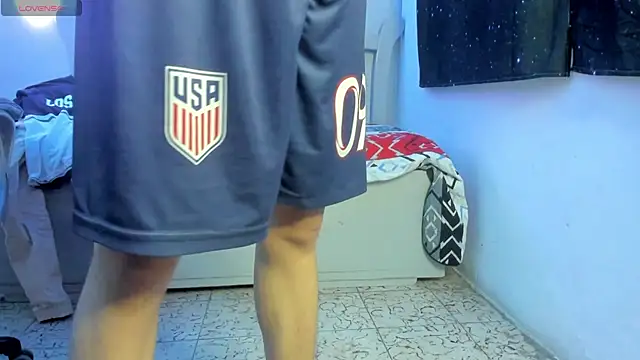 Snapshot of SantiagoRusso18 chatting on November 1, 7:40 pm SantiagoRusso18 online show from November 1, 7:40 pm