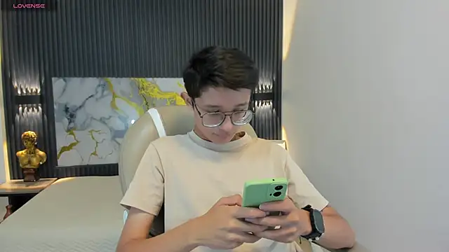 Snapshot of SantiagoRusso18 chatting on October 18, 12:10 pm SantiagoRusso18 online show from October 18, 12:10 pm