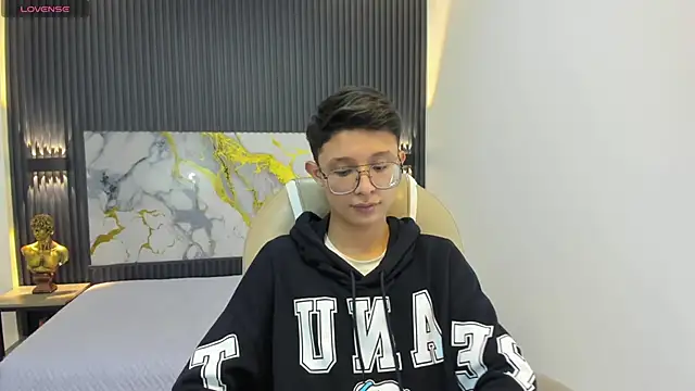 Snapshot of SantiagoRusso18 chatting on September 15, 1:12 pm SantiagoRusso18 online show from September 15, 1:12 pm