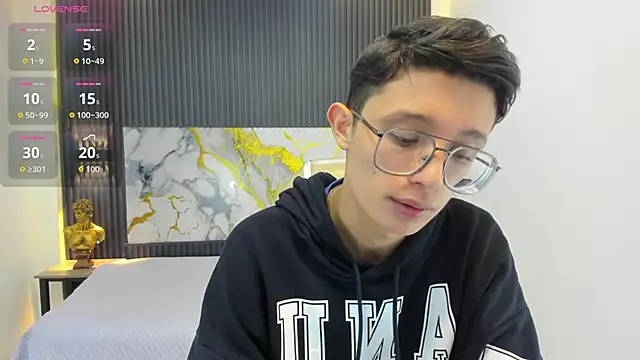 Snapshot of SantiagoRusso18 chatting on September 21, 1:11 pm SantiagoRusso18 online show from September 21, 1:11 pm